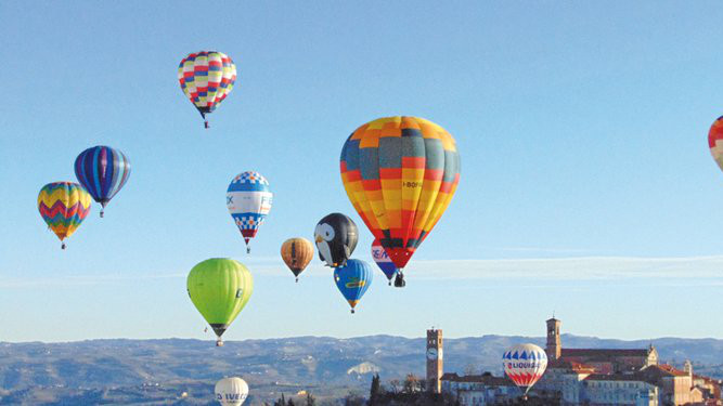 Mongolfiere in volo su Mondovì